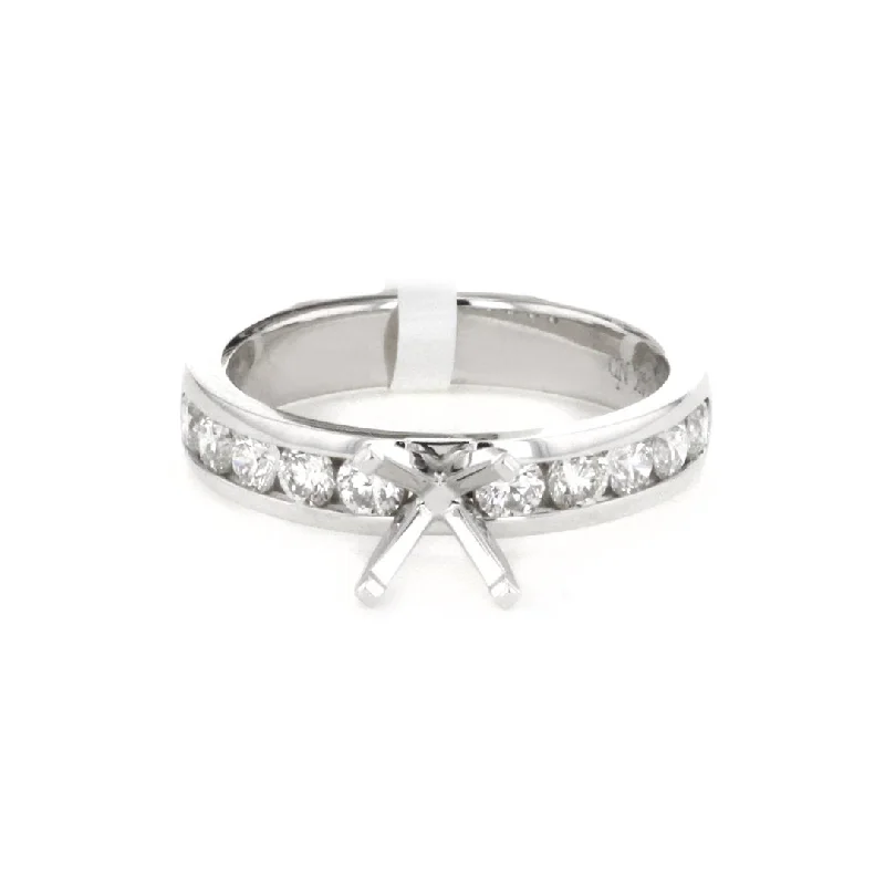 0.72 ctw Diamond Solitaire Engagement Ring